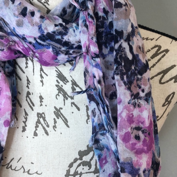 American Eagle Outfitters Infinity Scarf - Picture 2 of 6